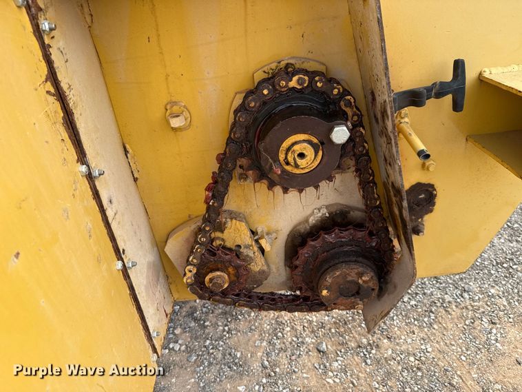 image for item EU5047 2008 Etnyre 2WD chip spreader