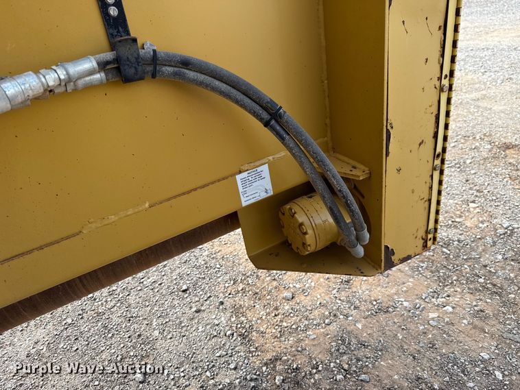 image for item EU5047 2008 Etnyre 2WD chip spreader