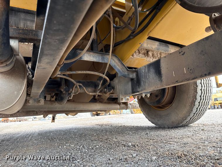 image for item EU5047 2008 Etnyre 2WD chip spreader