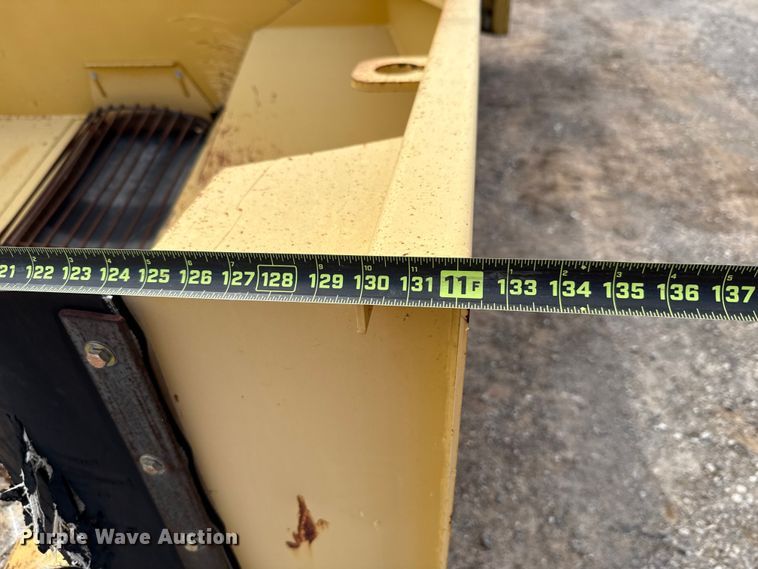 image for item EU5047 2008 Etnyre 2WD chip spreader