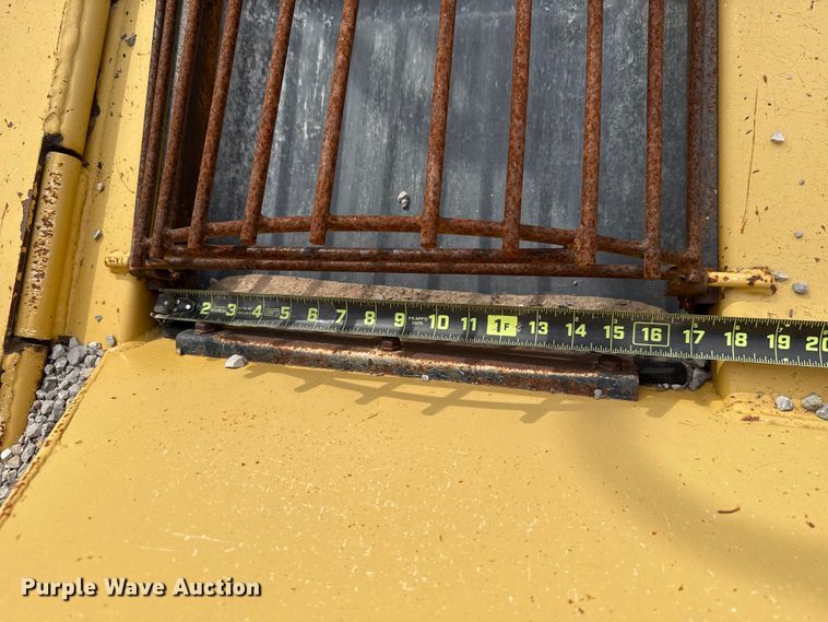 image for item EU5047 2008 Etnyre 2WD chip spreader