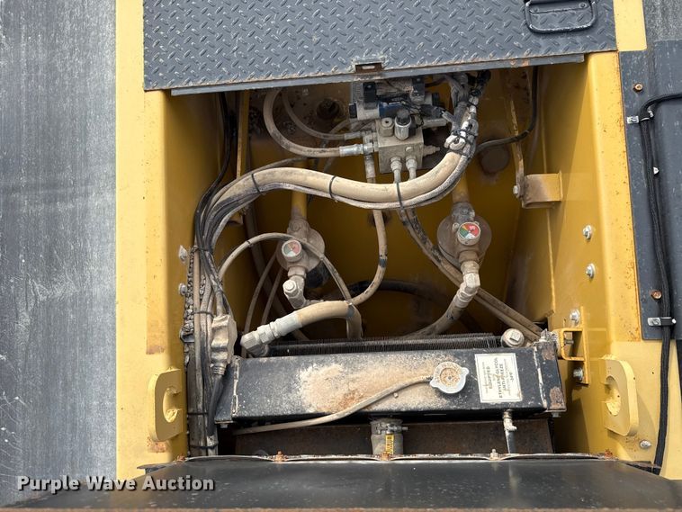 image for item EU5047 2008 Etnyre 2WD chip spreader