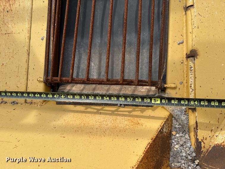 image for item EU5047 2008 Etnyre 2WD chip spreader