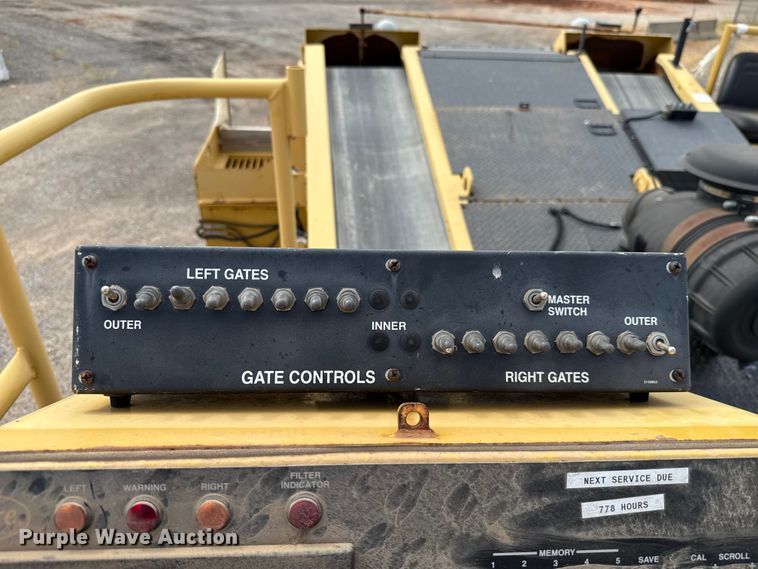 image for item EU5047 2008 Etnyre 2WD chip spreader