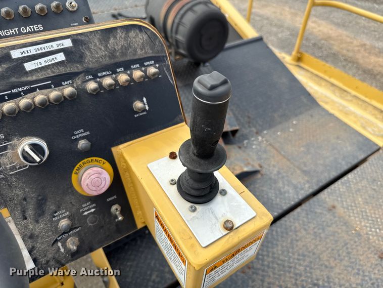 image for item EU5047 2008 Etnyre 2WD chip spreader