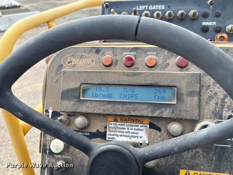 image for item EU5047 2008 Etnyre 2WD chip spreader