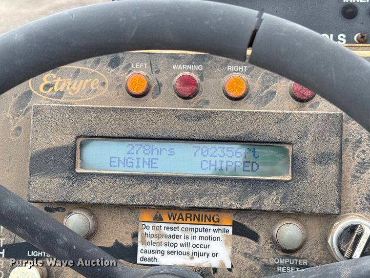 image for item EU5047 2008 Etnyre 2WD chip spreader