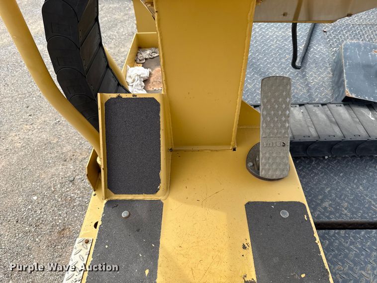 image for item EU5047 2008 Etnyre 2WD chip spreader