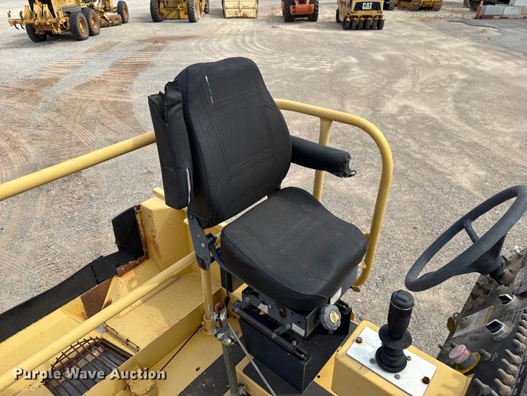 image for item EU5047 2008 Etnyre 2WD chip spreader