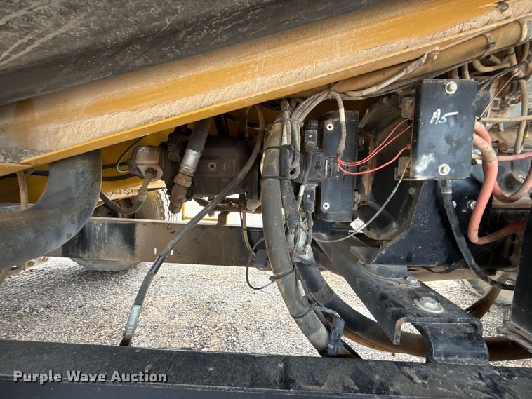 image for item EU5047 2008 Etnyre 2WD chip spreader