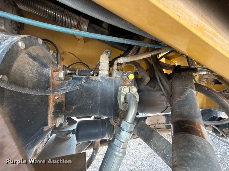 image for item EU5047 2008 Etnyre 2WD chip spreader