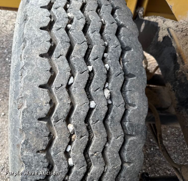 image for item EU5047 2008 Etnyre 2WD chip spreader