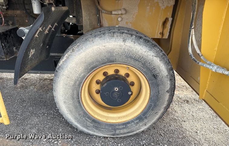 image for item EU5047 2008 Etnyre 2WD chip spreader