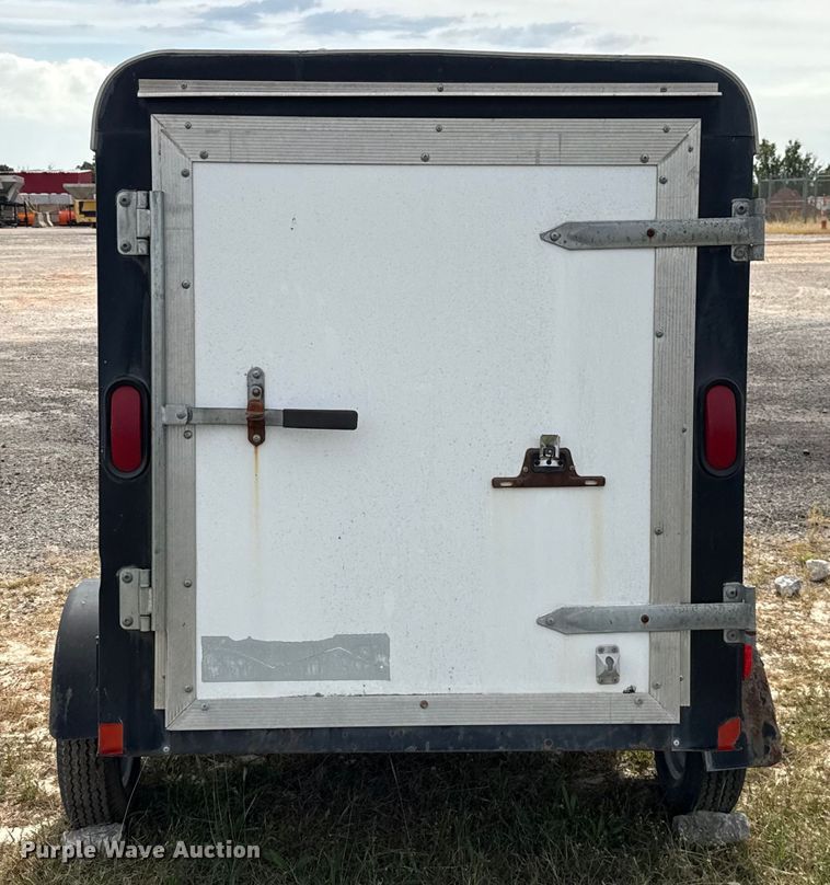 image for item EU5048 2003 Forest River Sierra Towables enclosed cargo trailer