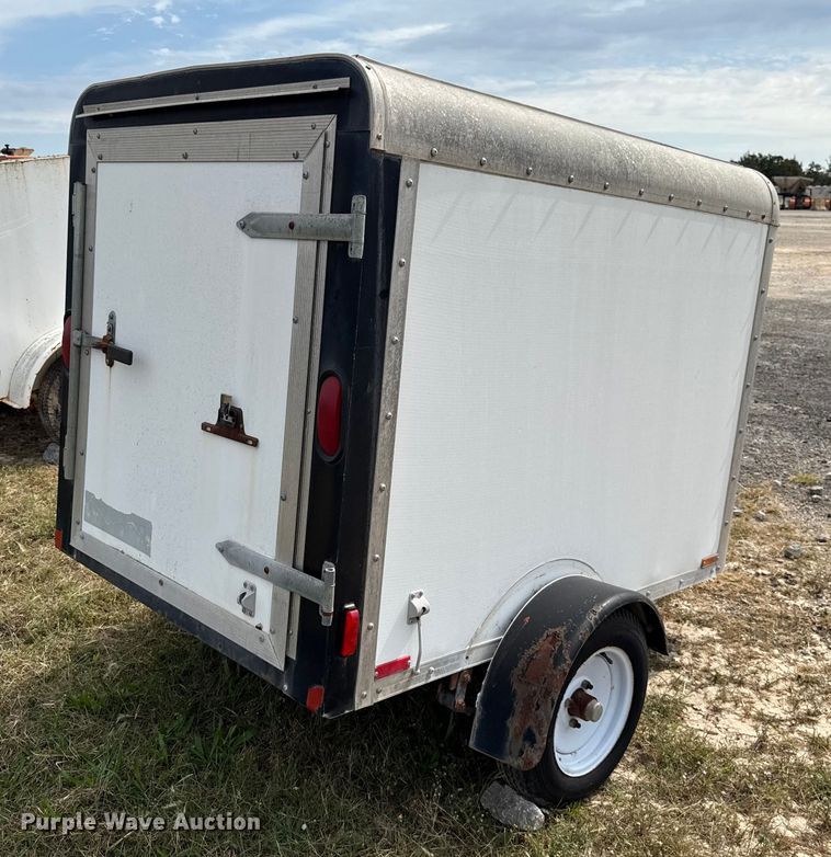 image for item EU5048 2003 Forest River Sierra Towables enclosed cargo trailer