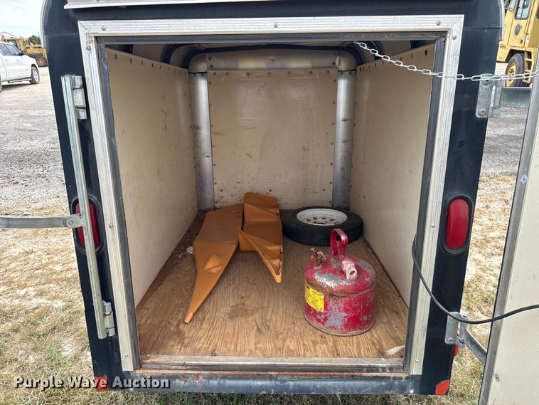 image for item EU5048 2003 Forest River Sierra Towables enclosed cargo trailer