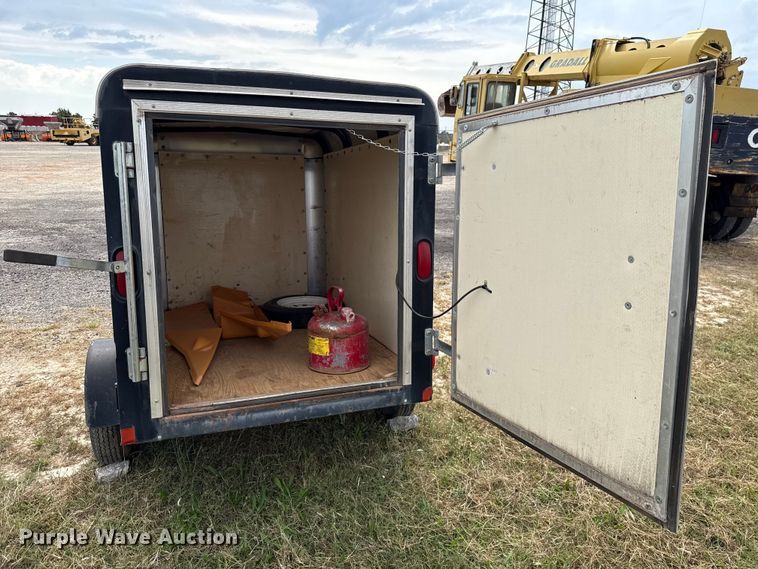 image for item EU5048 2003 Forest River Sierra Towables enclosed cargo trailer