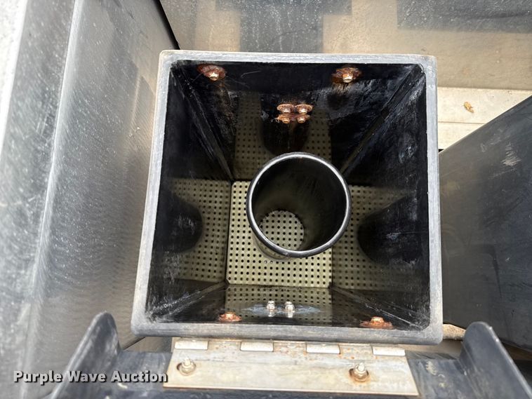 image for item EU5082 2000 E-One pumper fire truck