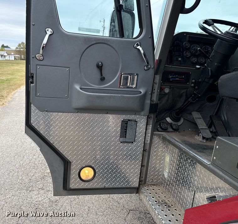 image for item EU5082 2000 E-One pumper fire truck