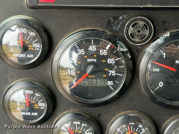 image for item EU5082 2000 E-One pumper fire truck