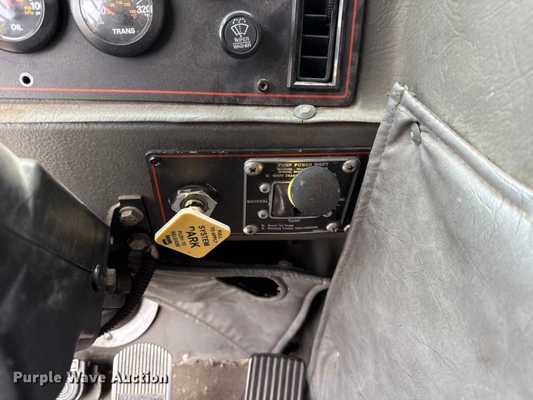 image for item EU5082 2000 E-One pumper fire truck