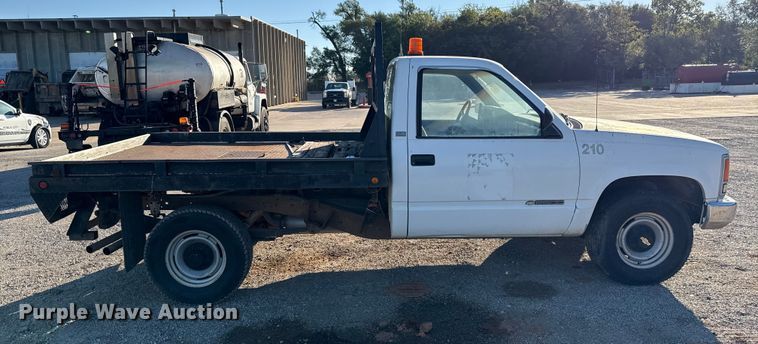 image for item EU5100 1989 Chevrolet C2500 flatbed pickup truck