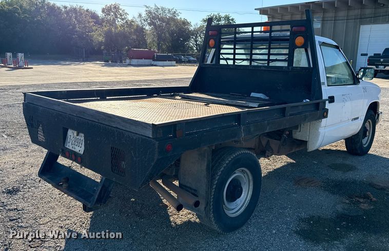 image for item EU5100 1989 Chevrolet C2500 flatbed pickup truck