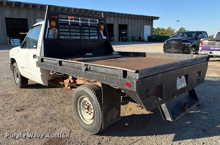 image for item EU5100 1989 Chevrolet C2500 flatbed pickup truck