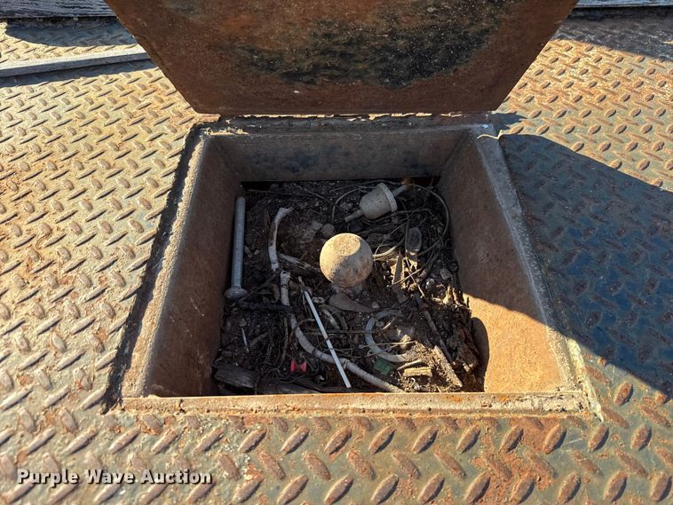 image for item EU5100 1989 Chevrolet C2500 flatbed pickup truck