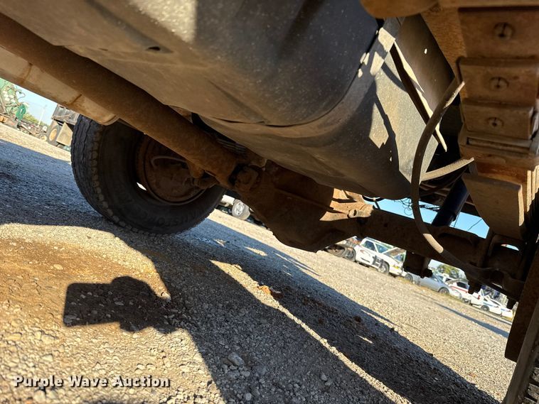 image for item EU5100 1989 Chevrolet C2500 flatbed pickup truck