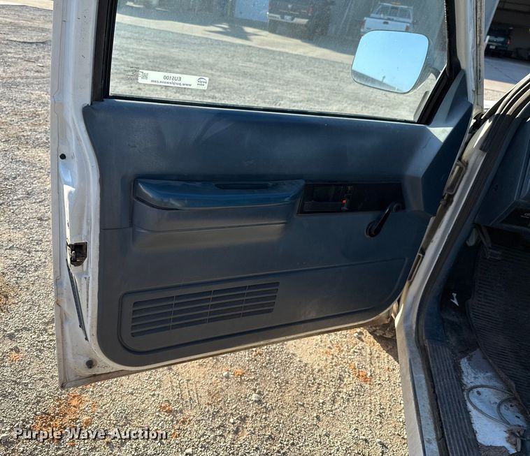 image for item EU5100 1989 Chevrolet C2500 flatbed pickup truck