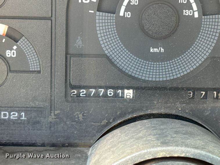 image for item EU5100 1989 Chevrolet C2500 flatbed pickup truck