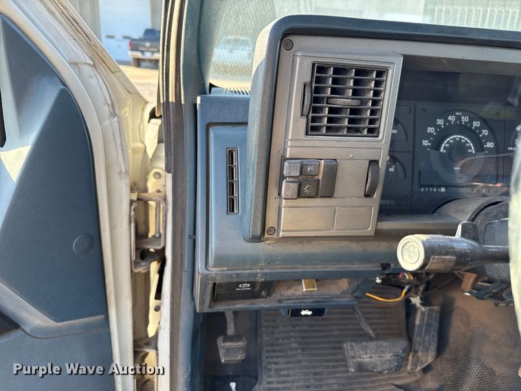 image for item EU5100 1989 Chevrolet C2500 flatbed pickup truck