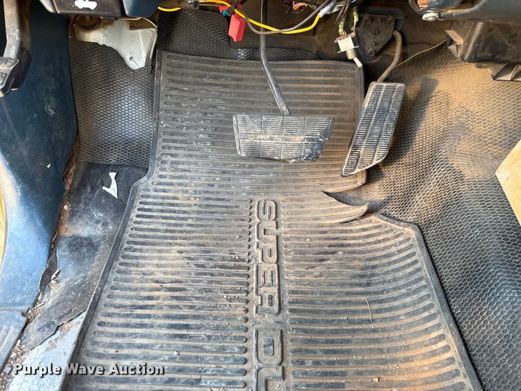 image for item EU5100 1989 Chevrolet C2500 flatbed pickup truck