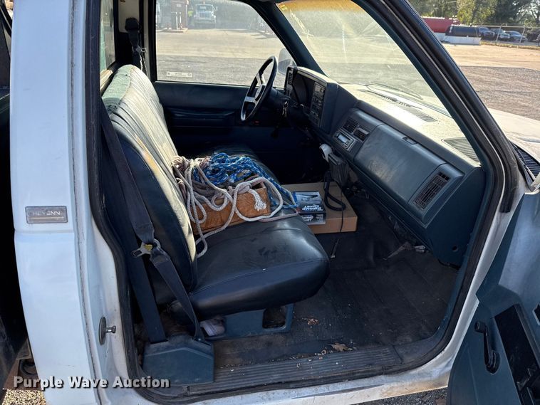 image for item EU5100 1989 Chevrolet C2500 flatbed pickup truck