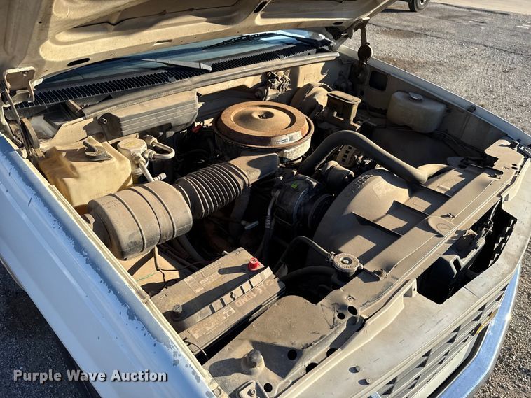 image for item EU5100 1989 Chevrolet C2500 flatbed pickup truck