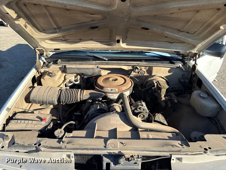 image for item EU5100 1989 Chevrolet C2500 flatbed pickup truck