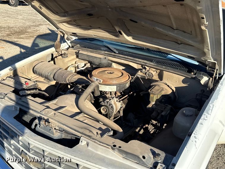 image for item EU5100 1989 Chevrolet C2500 flatbed pickup truck