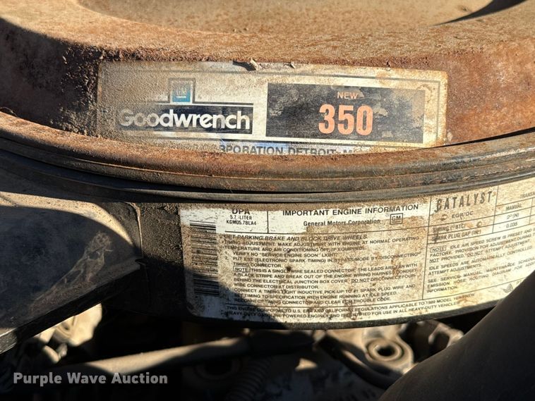 image for item EU5100 1989 Chevrolet C2500 flatbed pickup truck