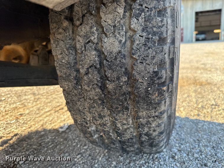 image for item EU5100 1989 Chevrolet C2500 flatbed pickup truck