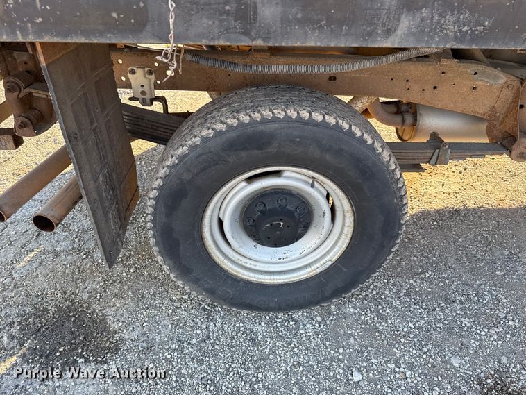 image for item EU5100 1989 Chevrolet C2500 flatbed pickup truck