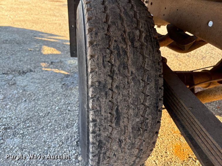 image for item EU5100 1989 Chevrolet C2500 flatbed pickup truck