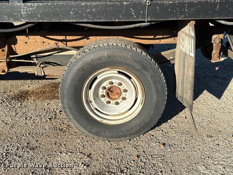 image for item EU5100 1989 Chevrolet C2500 flatbed pickup truck