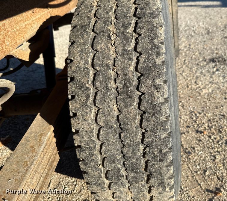 image for item EU5100 1989 Chevrolet C2500 flatbed pickup truck