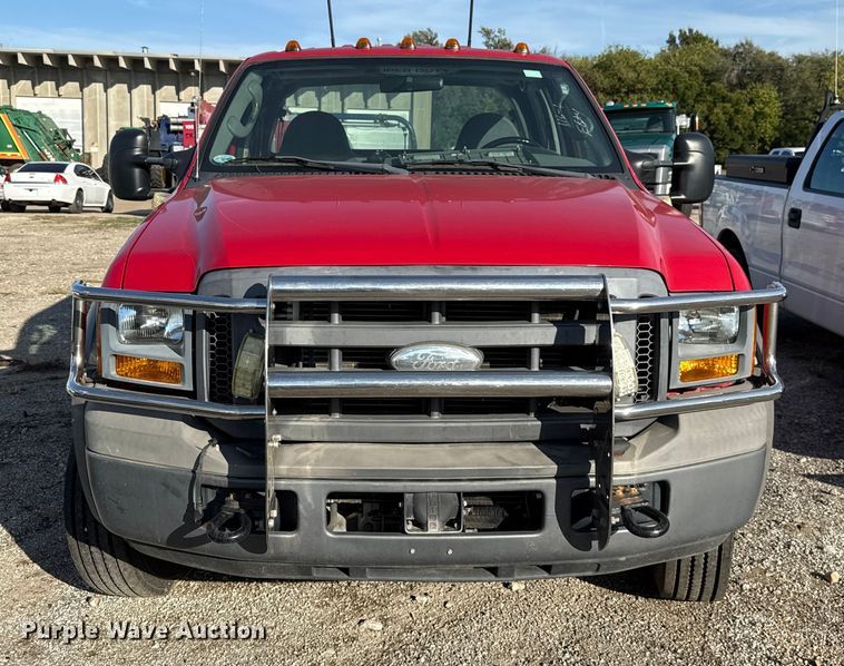 image for item EU5102 2005 Ford F550 truck cab and chassis