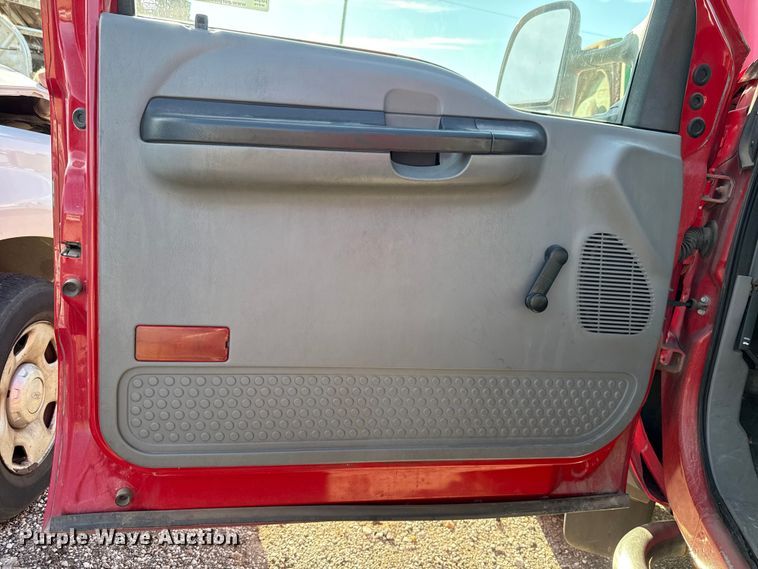 image for item EU5102 2005 Ford F550 truck cab and chassis