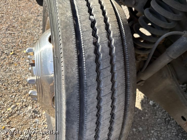 image for item EU5102 2005 Ford F550 truck cab and chassis