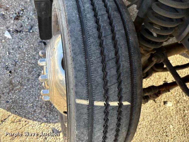 image for item EU5102 2005 Ford F550 truck cab and chassis