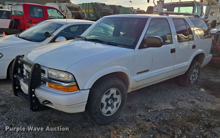 image for item EU5105 2004 Chevrolet Blazer SUV