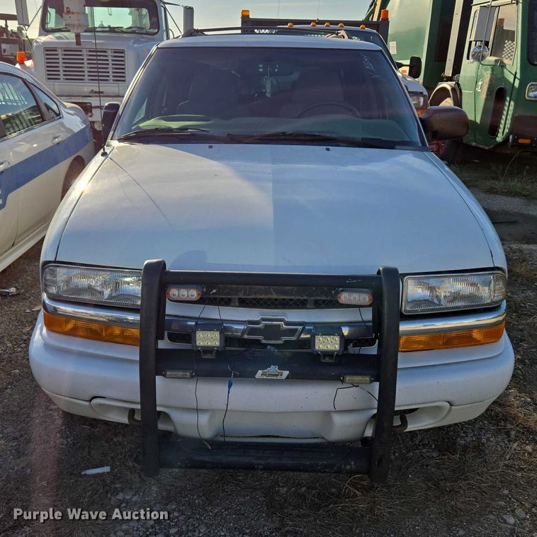 image for item EU5105 2004 Chevrolet Blazer SUV